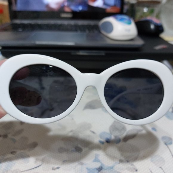 JCP Simple Plastic White Frame Sunglasses SR0922 - Picture 6 of 7